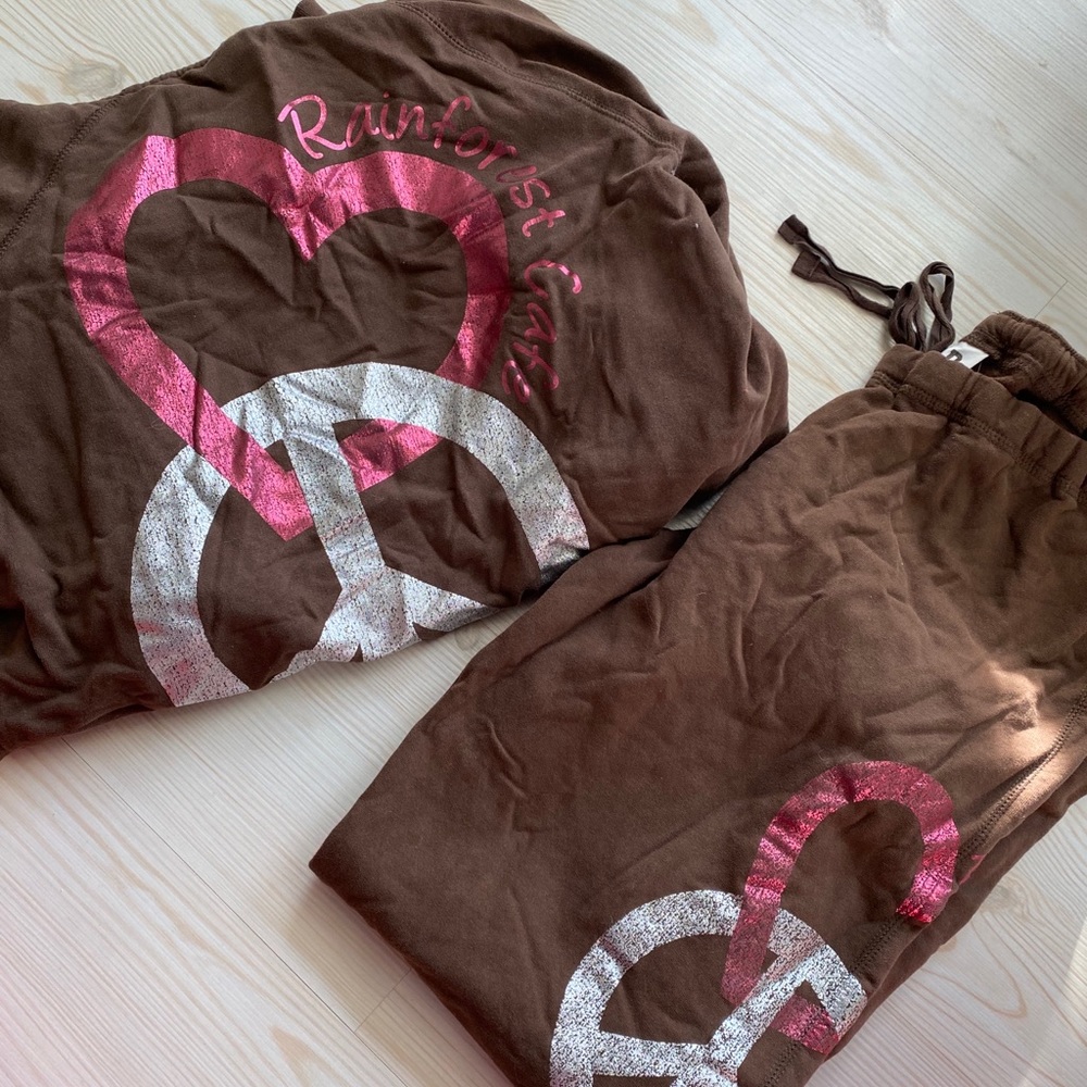 Rainforest cafe sweat suite